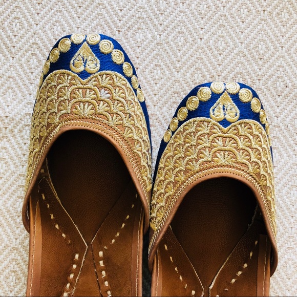 MOVING OUT in TWO WEEKS! HELP! Electric Blue Jutti - Picture 2 of 8